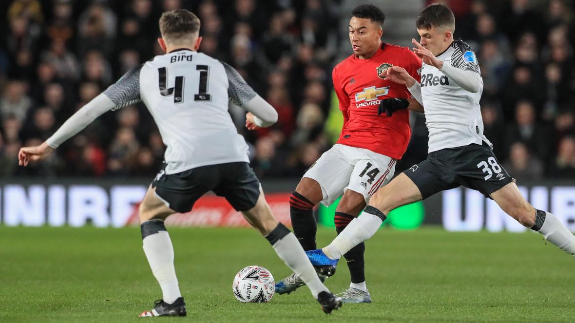 CĐV Man Utd: Nếu Solskjaer tống khứ 2 cái tên đó, hãy dựng tượng cho ông ấy - Bóng Đá