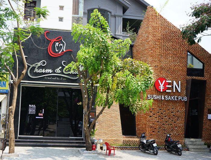 Nhà hàng, quán ăn, tiệm tóc, trà sữa, cà phê... đóng cửa treo biển chung tay chống dịch - Ảnh 9. Nhà hàng, quán ăn, tiệm tóc, trà sữa, cà phê... đóng cửa treo biển chung tay chống dịch - Ảnh 9.