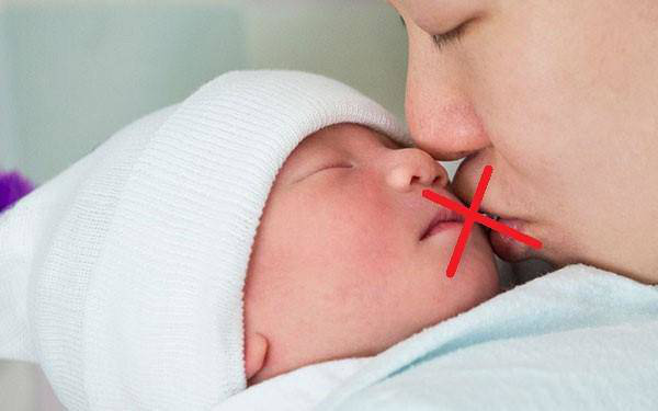Ai cũng có thể lây nhiễm COVID-19 và vô tình lây bệnh cho người thân, hãy thực hiện ngay những việc làm dù là nhỏ nhất dưới đây - Ảnh 4. Ai cũng có thể lây nhiễm COVID-19 và vô tình lây bệnh cho người thân, hãy thực hiện ngay những việc làm dù là nhỏ nhất dưới đây - Ảnh 4.