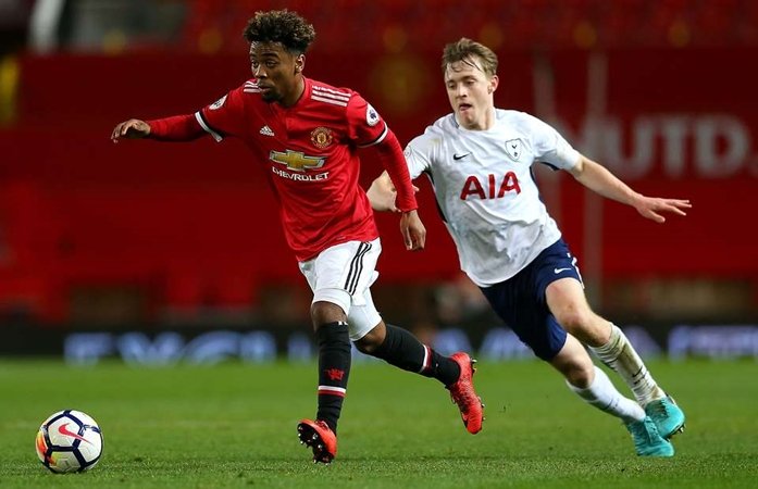 Chelsea interested in signing Manchester United wonderkid Angel Gomes - Bóng Đá