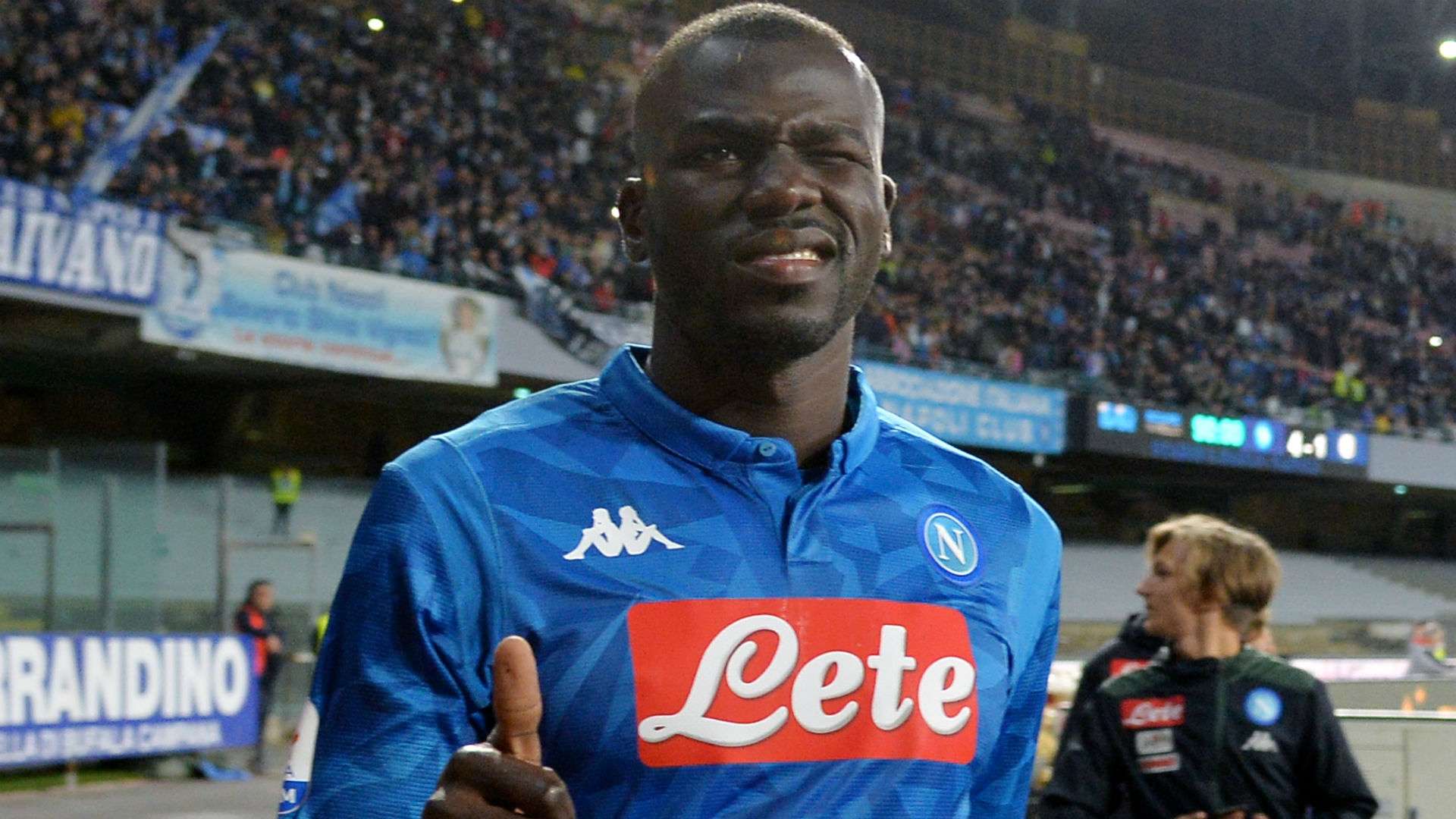 Napoli chốt giá bán Koulibaly, Maguire chính thức