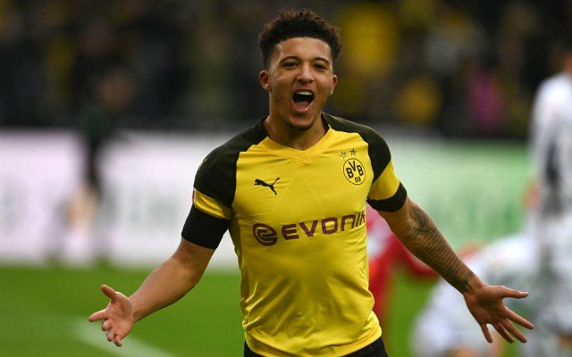 Manchester United fans convinced Jadon Sancho dropped transfer hint during Instagram live - Bóng Đá