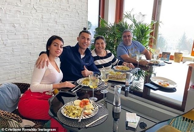 Ronaldo bình an vô sự tại quê nhà. Ảnh: Instagram