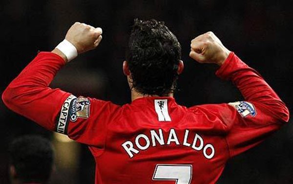 Cách đây đúng 12 năm, Ronaldo lần đầu tiên làm chuyện