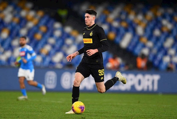 Barca đối đầu Man City vì Alessandro Bastoni - Bóng Đá