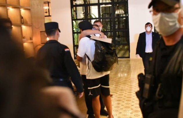 Ảnh Ronaldinho sau khi rời nhà tù - Bóng Đá