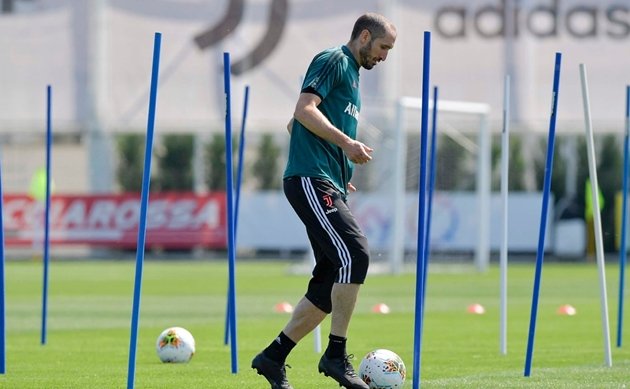 Ảnh: Dybala và Pjanic trở lại tập luyện cùng Juventus - Bóng Đá