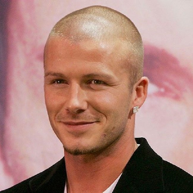 David Beckham shows off thinning hair as he's seen out and about during lockdown - Bóng Đá
