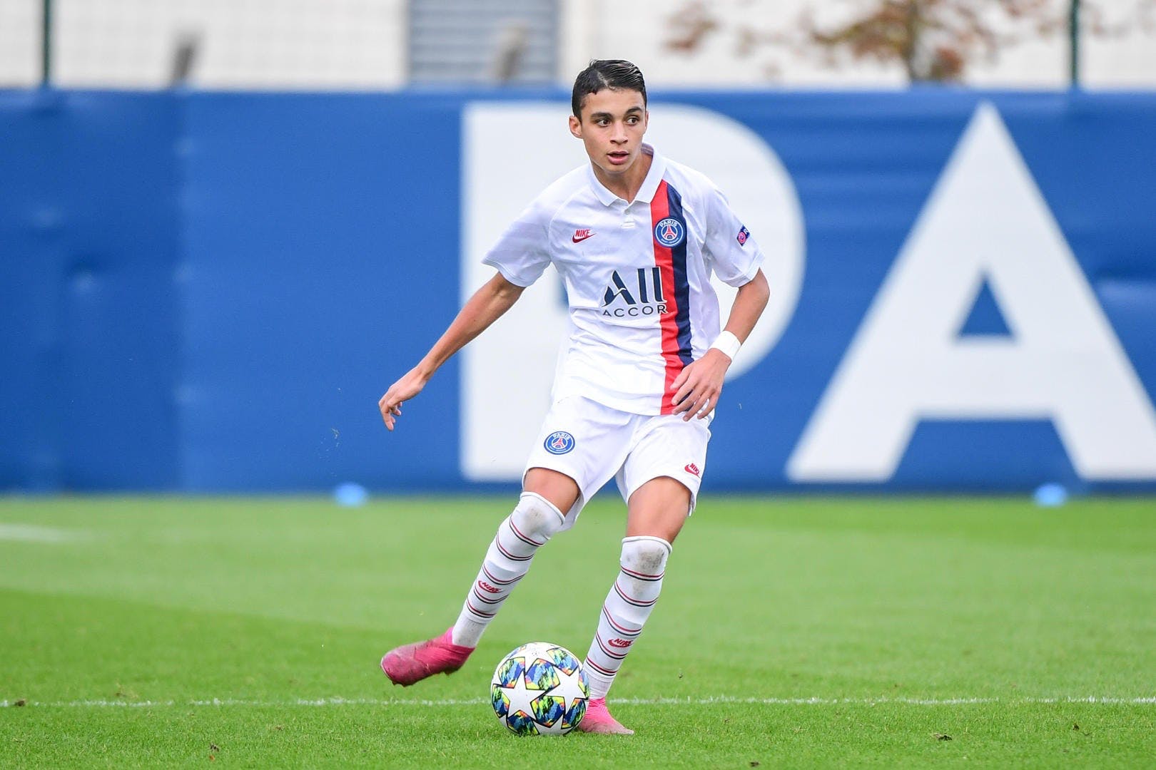 Chelsea and arsenal boosted in ruiz-atil transfer - Bóng Đá