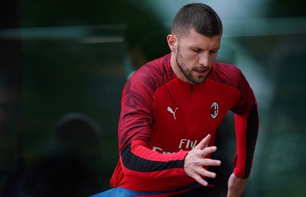 Ảnh Ibrahimovic quay trở lại tập luyện cùng AC Milan - Bóng Đá