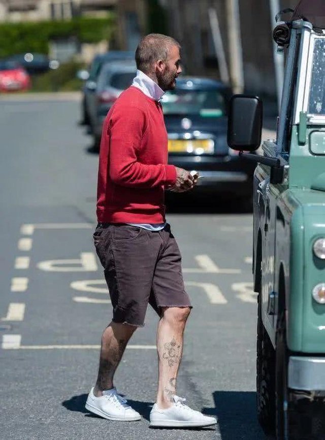David Beckham shows off thinning hair as he's seen out and about during lockdown - Bóng Đá
