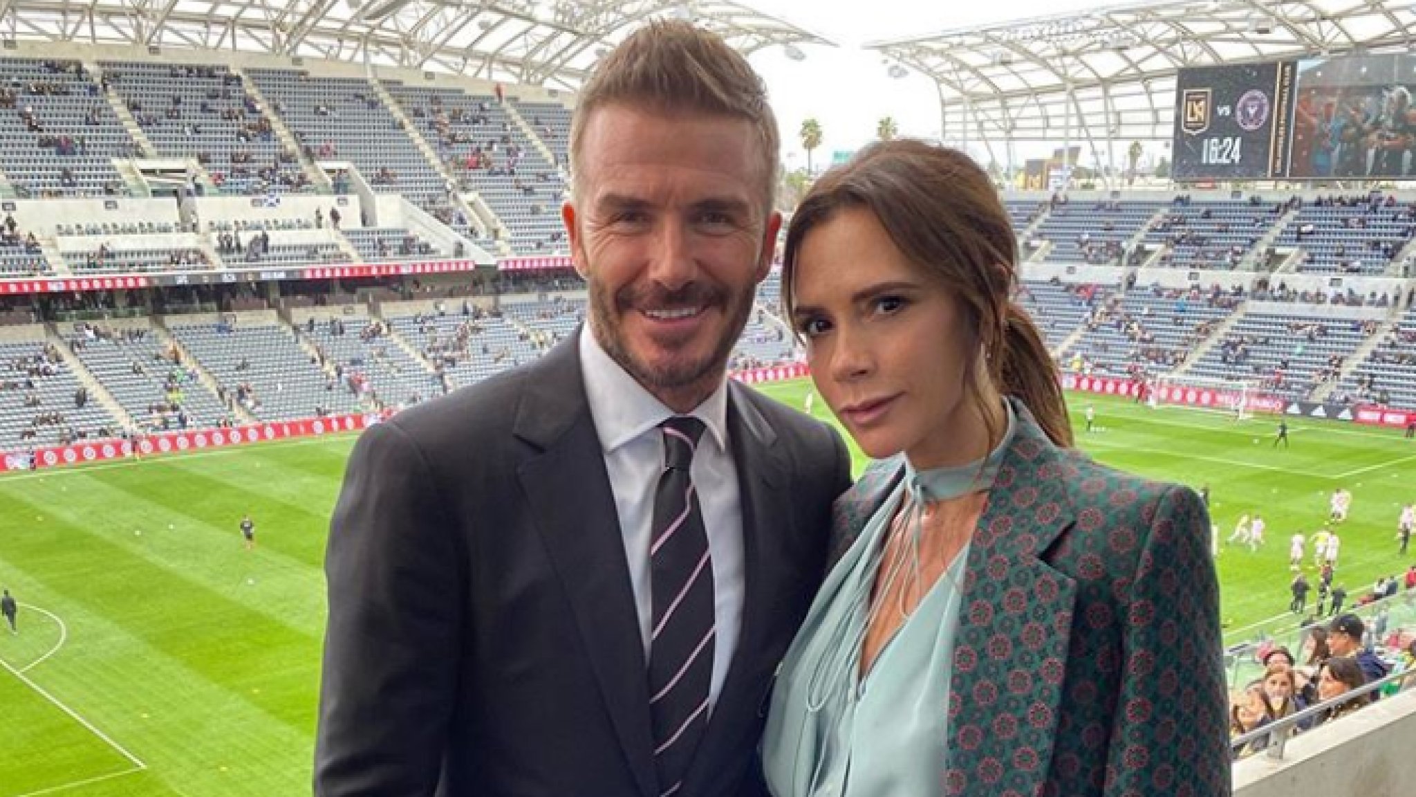 David Beckham shows off thinning hair as he's seen out and about during lockdown - Bóng Đá