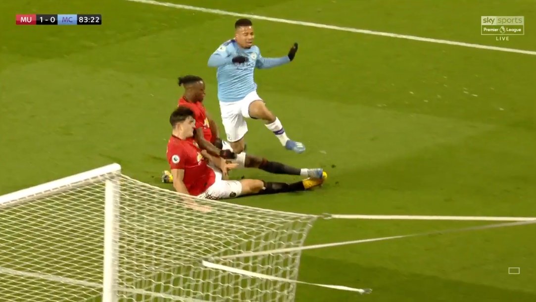 10 hình ảnh chứng minh Harry Maguire là
