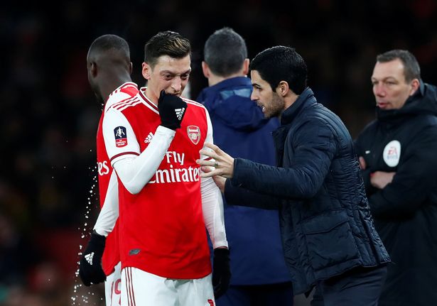 Arsenal thay Mesut Ozil bằng Joe Willock - Bóng Đá