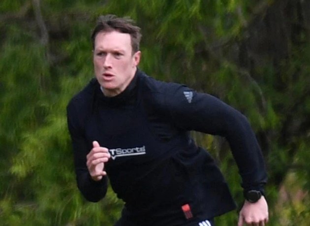 Phil Jones trains alone on field with just a dog for company as Man Utd defender gears up for Premier League restart - Bóng Đá