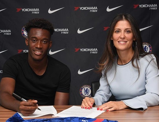 Chelsea star Callum Hudson-Odoi arrested after 4am row with glamour model while breaking lockdown as she calls ambulance - Bóng Đá