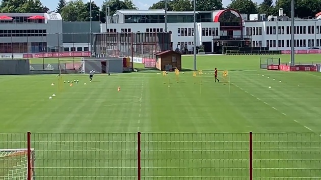 Arjen Robben training at Säbener Straße today, with a trademark goal - Bóng Đá