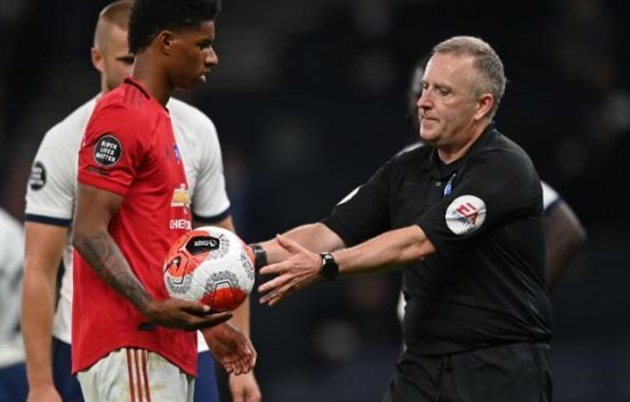 Bruno Fernandes nips to shops in his Mini after Patrice Evra called comparison to Man Utd legend Paul Scholes a ‘crime’ - Bóng Đá