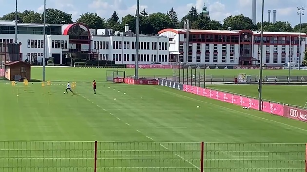Arjen Robben training at Säbener Straße today, with a trademark goal - Bóng Đá
