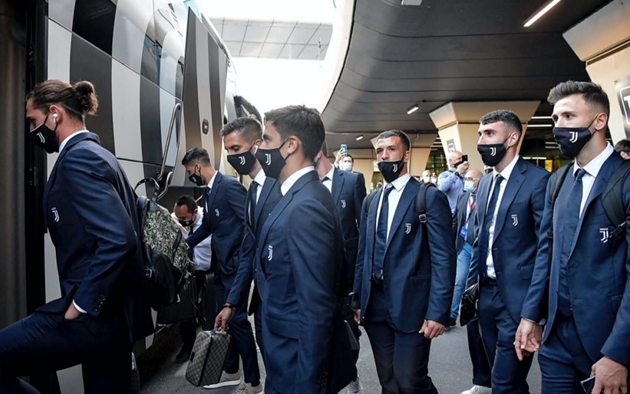 Ảnh Juventus hành quân đến Roma - Bóng Đá