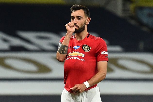 Bruno Fernandes nips to shops in his Mini after Patrice Evra called comparison to Man Utd legend Paul Scholes a ‘crime’ - Bóng Đá