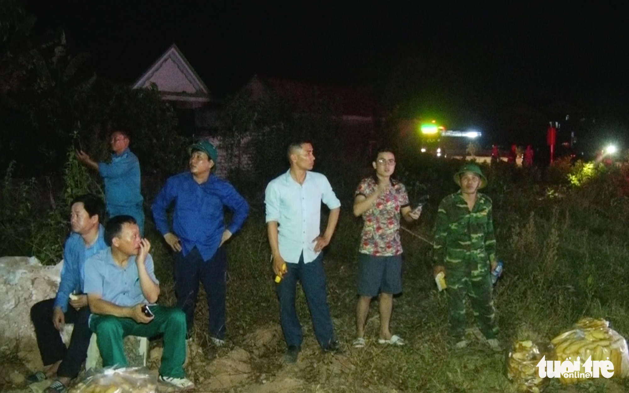 Cận cảnh xuyên đêm chiến đấu ‘giặc lửa’ cứu rừng - Ảnh 9. Cận cảnh xuyên đêm chiến đấu ‘giặc lửa’ cứu rừng - Ảnh 9.