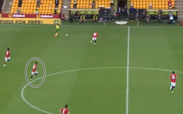 Bruno Fernandes shows incredible work ethic to win ball back - Bóng Đá