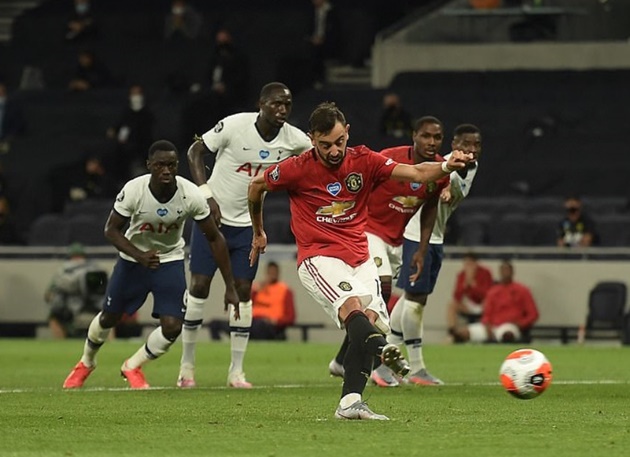 Bruno Fernandes nips to shops in his Mini after Patrice Evra called comparison to Man Utd legend Paul Scholes a ‘crime’ - Bóng Đá