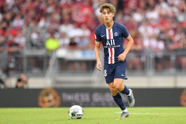 After Tanguy Kouassi, Bayern are interested in PSG midfielder Adil Aouchiche - Bóng Đá