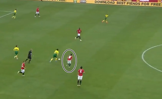 Bruno Fernandes shows incredible work ethic to win ball back - Bóng Đá