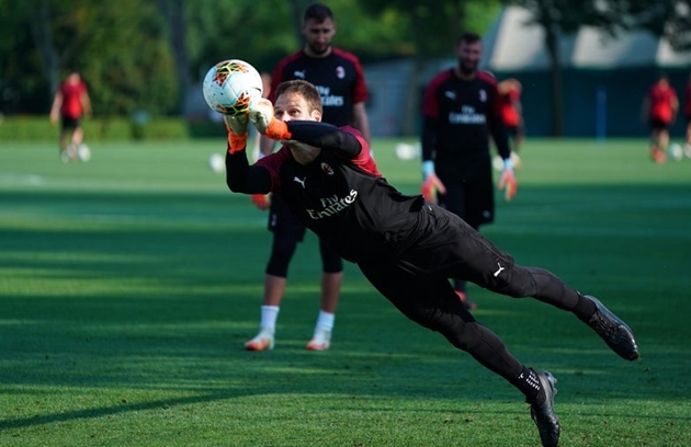 Ảnh AC Milan tập ngày 27/7 - Bóng Đá