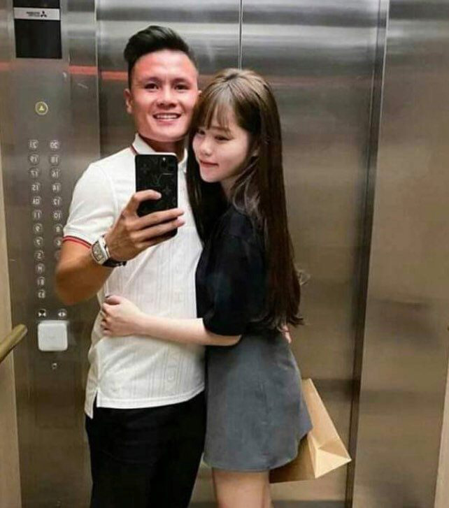 Huỳnh Anh vừa nũng nịu vừa kể tội Quang Hải trên livestream: Càng ngày càng cục súc với em - Ảnh 2. Huỳnh Anh vừa nũng nịu vừa kể tội Quang Hải trên livestream: Càng ngày càng cục súc với em - Ảnh 2.