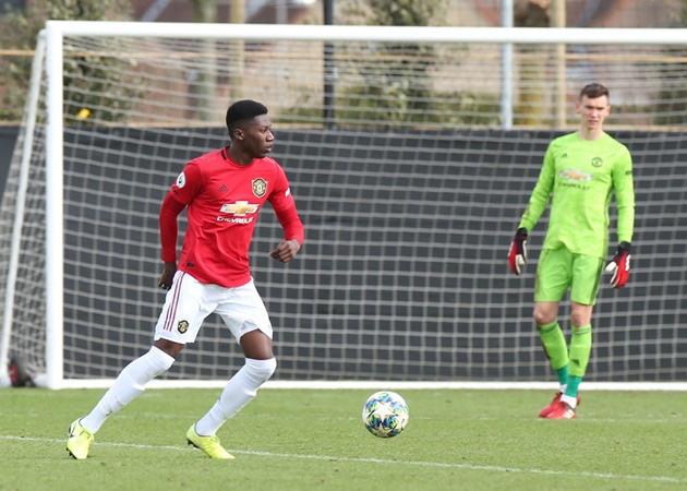 Dishon Bernard shows how he has been training amid hopes for United call-up - Bóng Đá