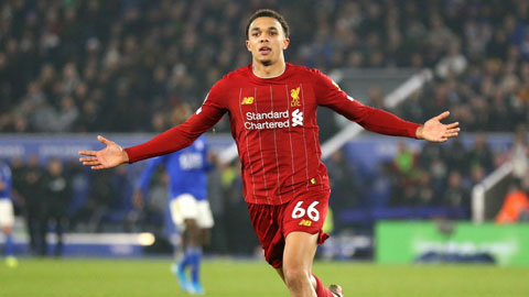Alexander-Arnold lại được khuyên nên chuyển lên đá tiền vệ