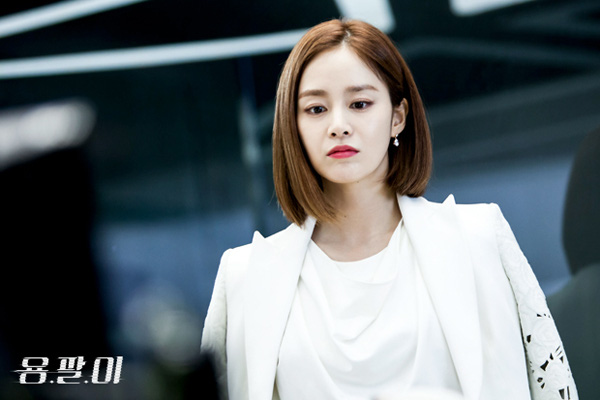 Ở tuổi 40, Kim Tae Hee tái hiện kiểu tóc ngắn từng gây sốt 5 năm trước, nhan sắc nữ tổng tài khiến fan rụng rời - Ảnh 7. Ở tuổi 40, Kim Tae Hee tái hiện kiểu tóc ngắn từng gây sốt 5 năm trước, nhan sắc nữ tổng tài khiến fan rụng rời - Ảnh 7.