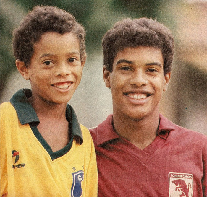 Chân dung ông anh quý hóa của huyền thoại Ronaldinho, người đã đưa cả hai anh em vào tù - Ảnh 1. Chân dung ông anh quý hóa của huyền thoại Ronaldinho, người đã đưa cả hai anh em vào tù - Ảnh 1.