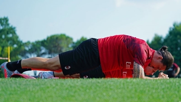 Ảnh AC Milan tập ngày 27/7 - Bóng Đá