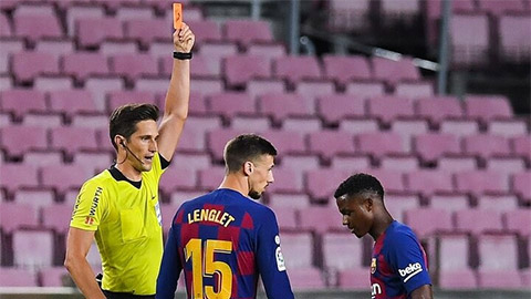 Nhận thẻ đỏ thần tốc, thần đồng Barca khó lập kỷ lục tại La Liga