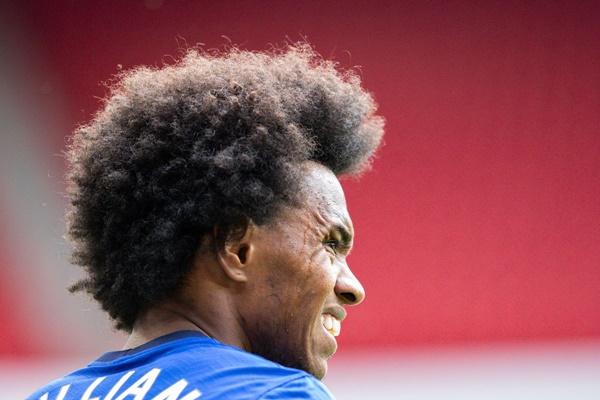 Willian muốn gắn bó với Chelsea - Bóng Đá