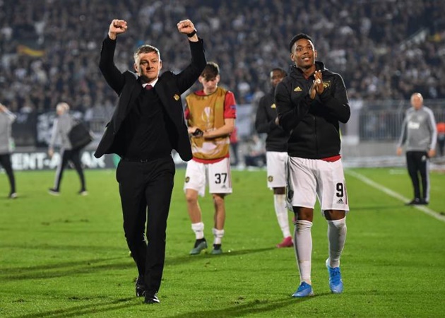 ‘Man Utd shouldn’t sell Martial, but they need a striker’ – Neville calls for ‘four or five’ signings - Bóng Đá