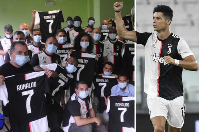 Ronaldo tặng áo đấu có chữ ký cho các bác sĩ Cuba chống Covid-19 ở Ý - Ảnh 1. Ronaldo tặng áo đấu có chữ ký cho các bác sĩ Cuba chống Covid-19 ở Ý - Ảnh 1.