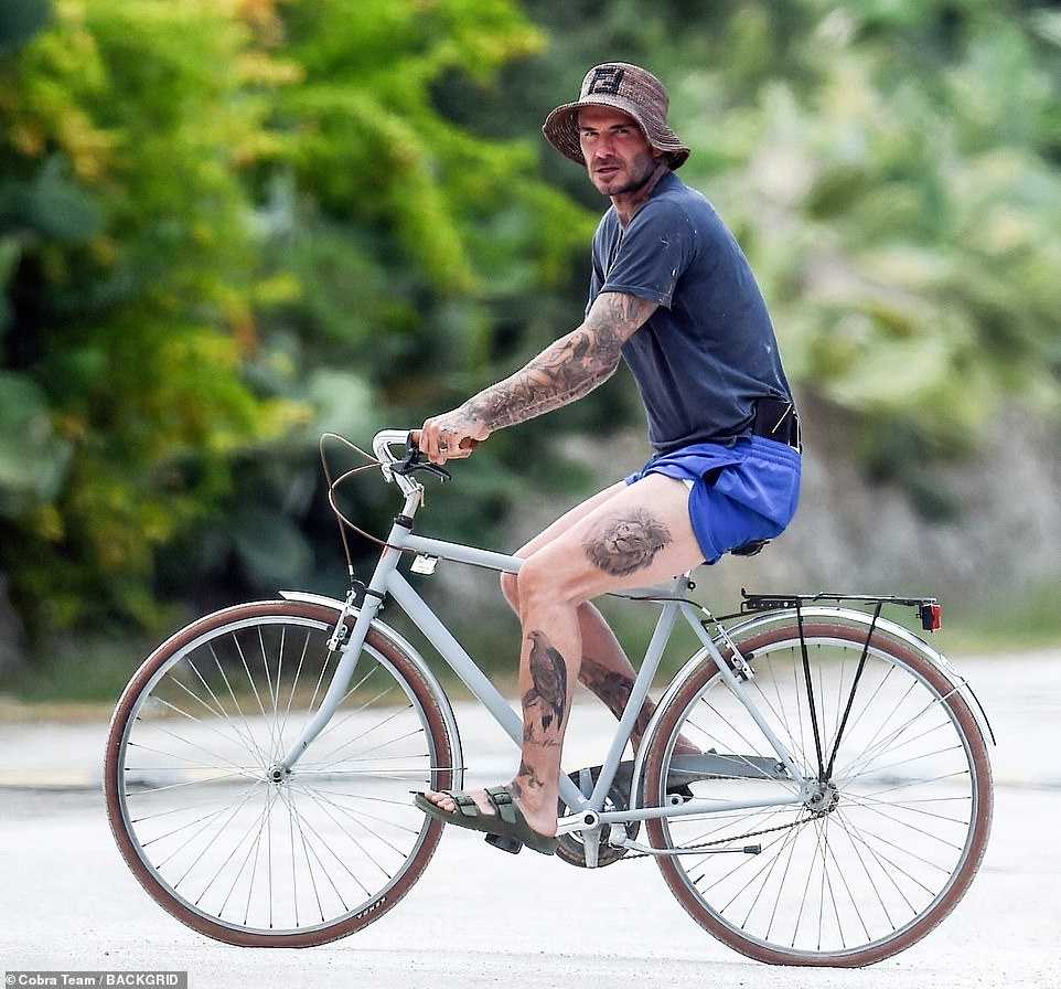 Con dâu tương lai vi vu sang Italy du lịch cùng gia đình Beckham, gây chú ý trong lần đầu lộ diện cạnh Brooklyn kể từ sau tuyên bố đính hôn - Ảnh 8. Con dâu tương lai vi vu sang Italy du lịch cùng gia đình Beckham, gây chú ý trong lần đầu lộ diện cạnh Brooklyn kể từ sau tuyên bố đính hôn - Ảnh 8.