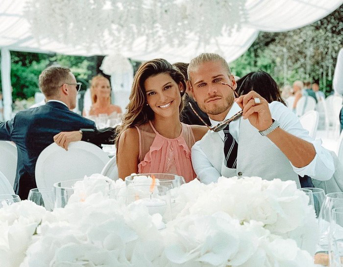 Sở hữu ngoại hình cực phẩm giống tài tử Brad Pitt, sao bóng đá khốn khổ vì bị làm phiền bởi những lời đề nghị kinh dị, có bạn gái thì mới dễ thở hơn - Ảnh 5. Sở hữu ngoại hình cực phẩm giống tài tử Brad Pitt, sao bóng đá khốn khổ vì bị làm phiền bởi những lời đề nghị kinh dị, có bạn gái thì mới dễ thở hơn - Ảnh 5.