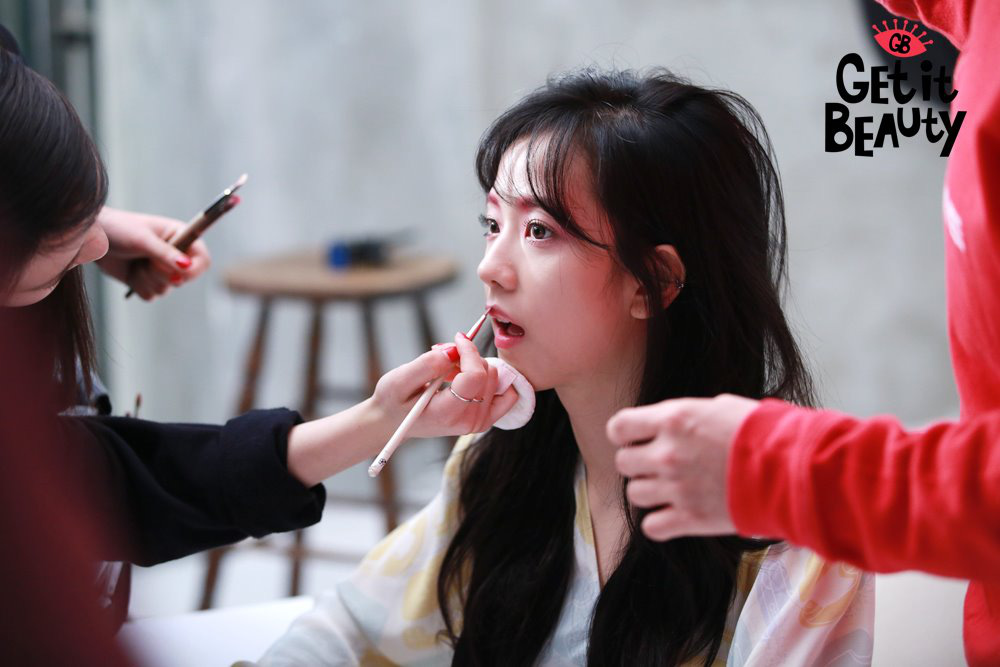 Chính Jennie, Jisoo đã hiến kế cho chuyên gia makeup khi thực hiện MV How You Like That, tạo trend gây bão khắp châu Á - Ảnh 1. Chính Jennie, Jisoo đã hiến kế cho chuyên gia makeup khi thực hiện MV How You Like That, tạo trend gây bão khắp châu Á - Ảnh 1.