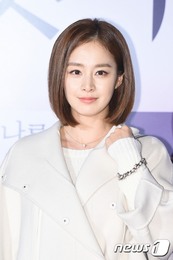 Ở tuổi 40, Kim Tae Hee tái hiện kiểu tóc ngắn từng gây sốt 5 năm trước, nhan sắc nữ tổng tài khiến fan rụng rời - Ảnh 12. Ở tuổi 40, Kim Tae Hee tái hiện kiểu tóc ngắn từng gây sốt 5 năm trước, nhan sắc nữ tổng tài khiến fan rụng rời - Ảnh 12.