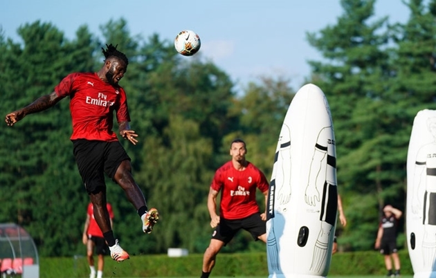 Ảnh AC Milan tập ngày 27/7 - Bóng Đá