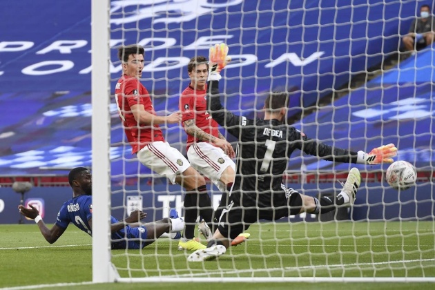 De Gea mất tập trung, Maguire phản lưới nhà; M.U thảm bại trước Chelsea - Bóng Đá
