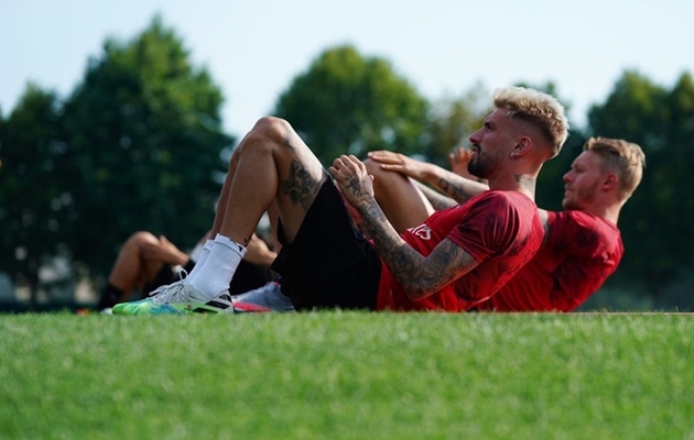 Ảnh AC Milan tập ngày 27/7 - Bóng Đá
