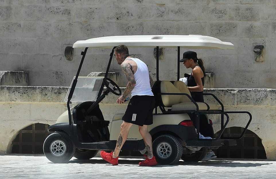 Con dâu tương lai vi vu sang Italy du lịch cùng gia đình Beckham, gây chú ý trong lần đầu lộ diện cạnh Brooklyn kể từ sau tuyên bố đính hôn - Ảnh 7. Con dâu tương lai vi vu sang Italy du lịch cùng gia đình Beckham, gây chú ý trong lần đầu lộ diện cạnh Brooklyn kể từ sau tuyên bố đính hôn - Ảnh 7.